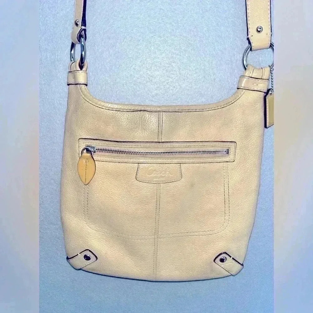 Coach Penelope Crossbody pebbled leather Bag Purse Hippie snap close Adj strap - Picture 2 of 13